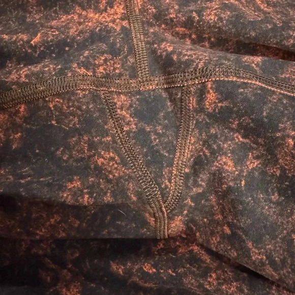 LULULEMON Wunder Train HR CROP 23" Denim Wash Print Autumn Red Black Size 20 - Picture 5 of 10